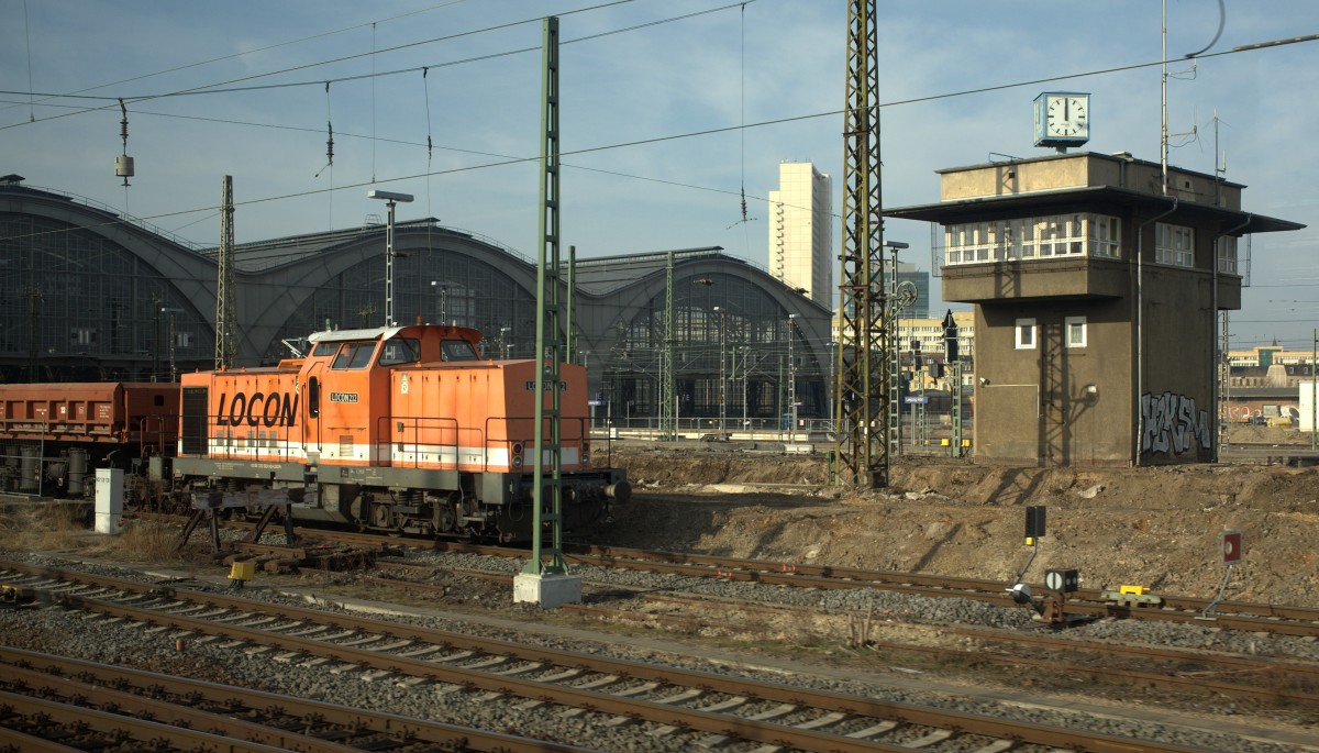 Hier ist zwar die Uhr, aber nicht die Zeit stehen geblieben, Bauarbeiten zur
Bahnsteigverlängerung in Leipzig Hbf. 01.03.2014 09:52 Uhr.