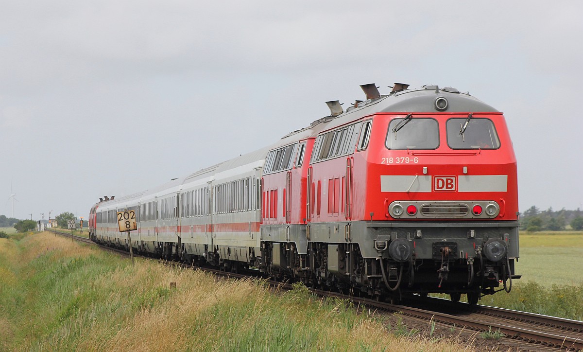 Hinten dran am IC 2314 wurden die 218 379 und 832 ab Niebüll mitgeführt. Bü Triangel 28.06.2020