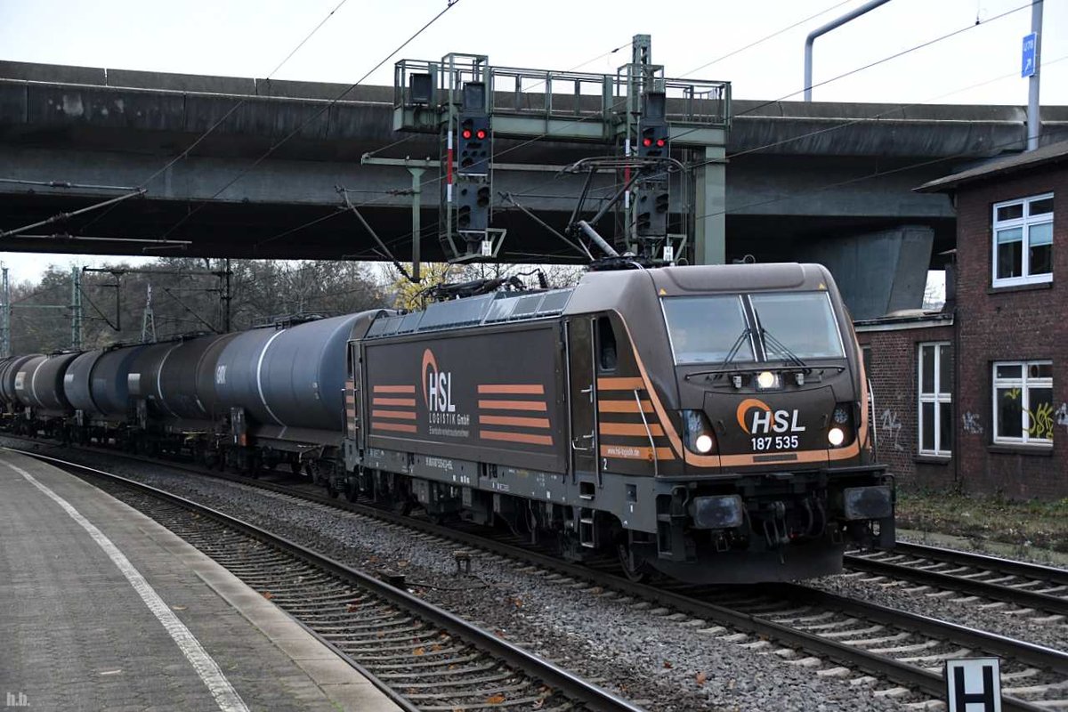 HSL 187 535 ist mit einen tanker durch harburg gefahren,27.11.20