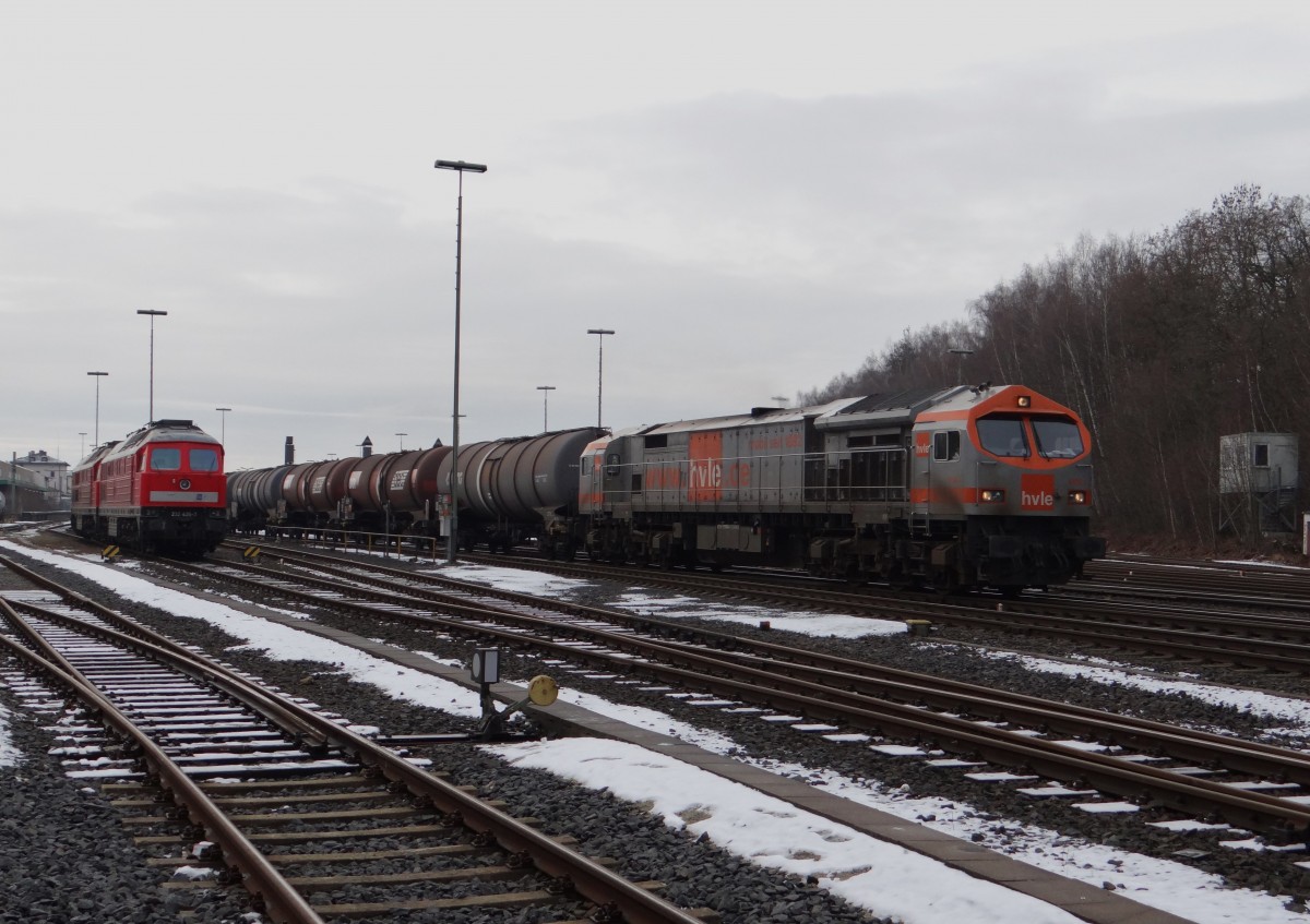 HVLE Tiger V330.4 (250 004-9) ist am 16.01.14 bei der Ausfahrt in Marktredwitz zusehen.