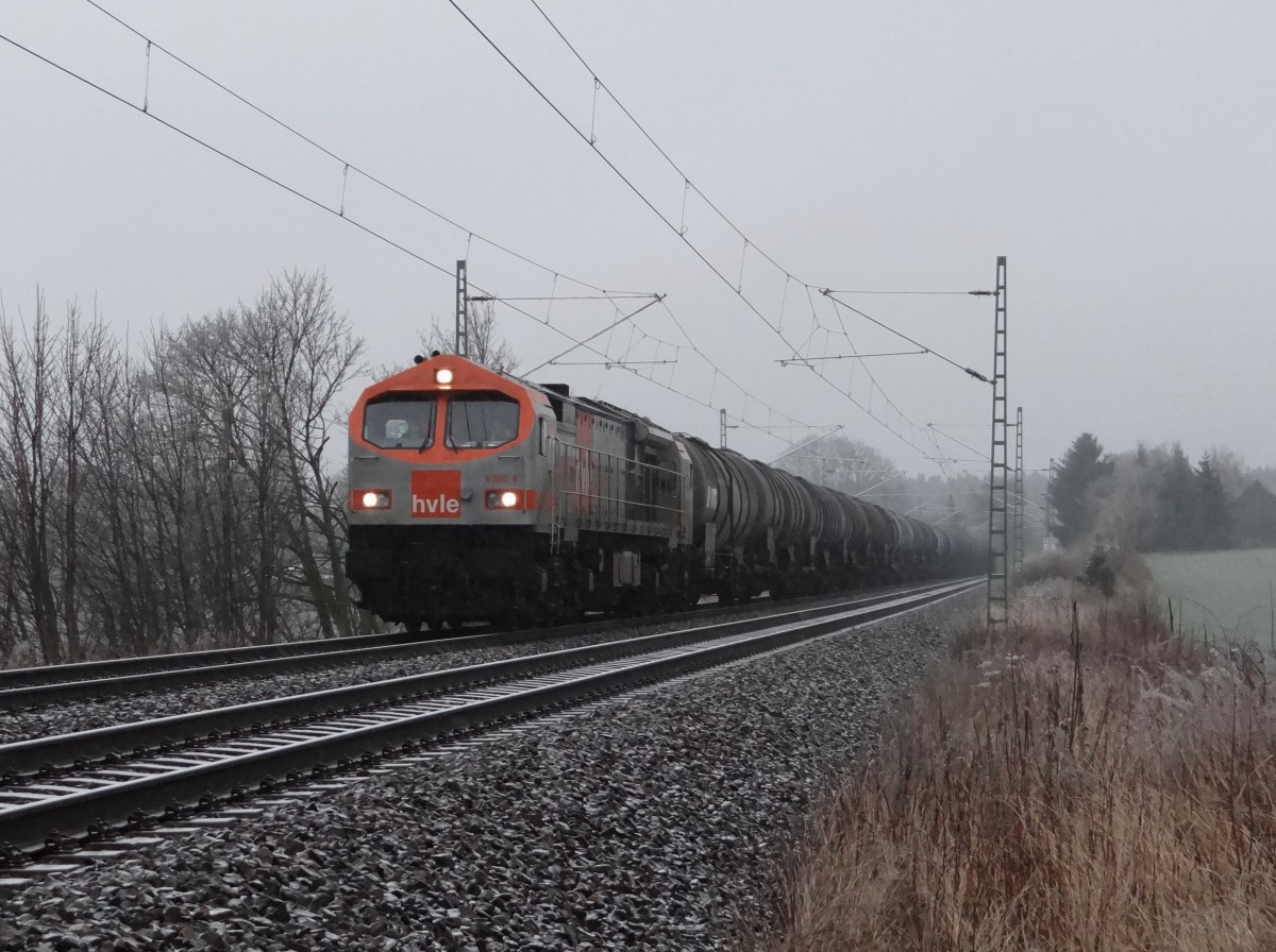 Hvle Tiger V330.4 (250 004-9) ist am 21.01.14 mit einem Kesselzug im Vogtland unterwegs. Hier zusehen an der Sch�psdrehe bei Plauen/V. 