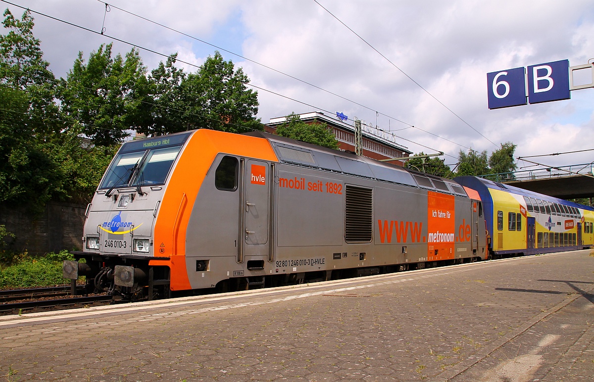 HVLE/Metronom 246 010-3(REV/Verl/04.11.2014)mit neuen Emblemen kam gerade aus Cuxhaven und wird gleich Harburg Richtung HH-Hauptbahnhof verlassen. 28.06.2014