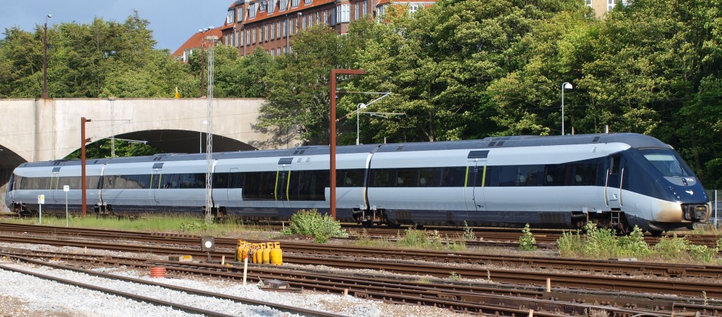 IC4 MG/MH 56/5824 aus Aalborg bei der Einfahrt in Aarhus. 18.06.2010