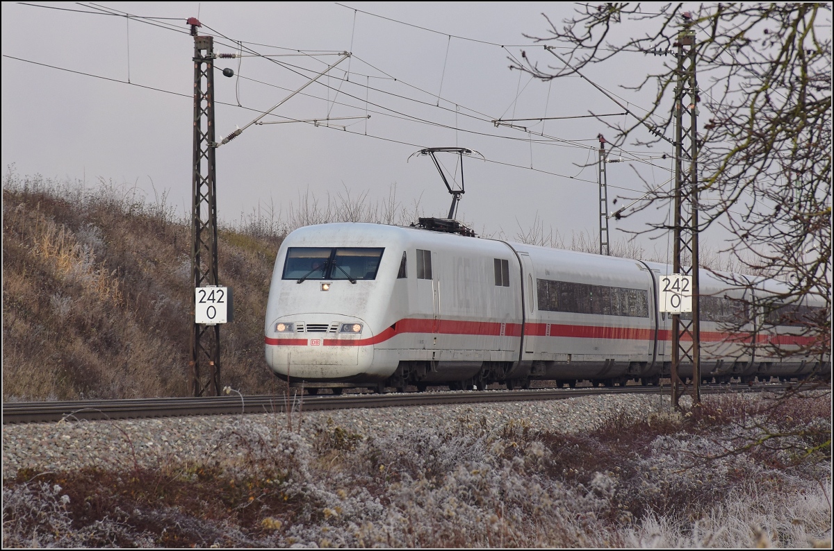 ICE 1  Basel  mit Triebkopf 401 073 auf dem Weg nach ebenda. Schliengen, Dezember 2018.