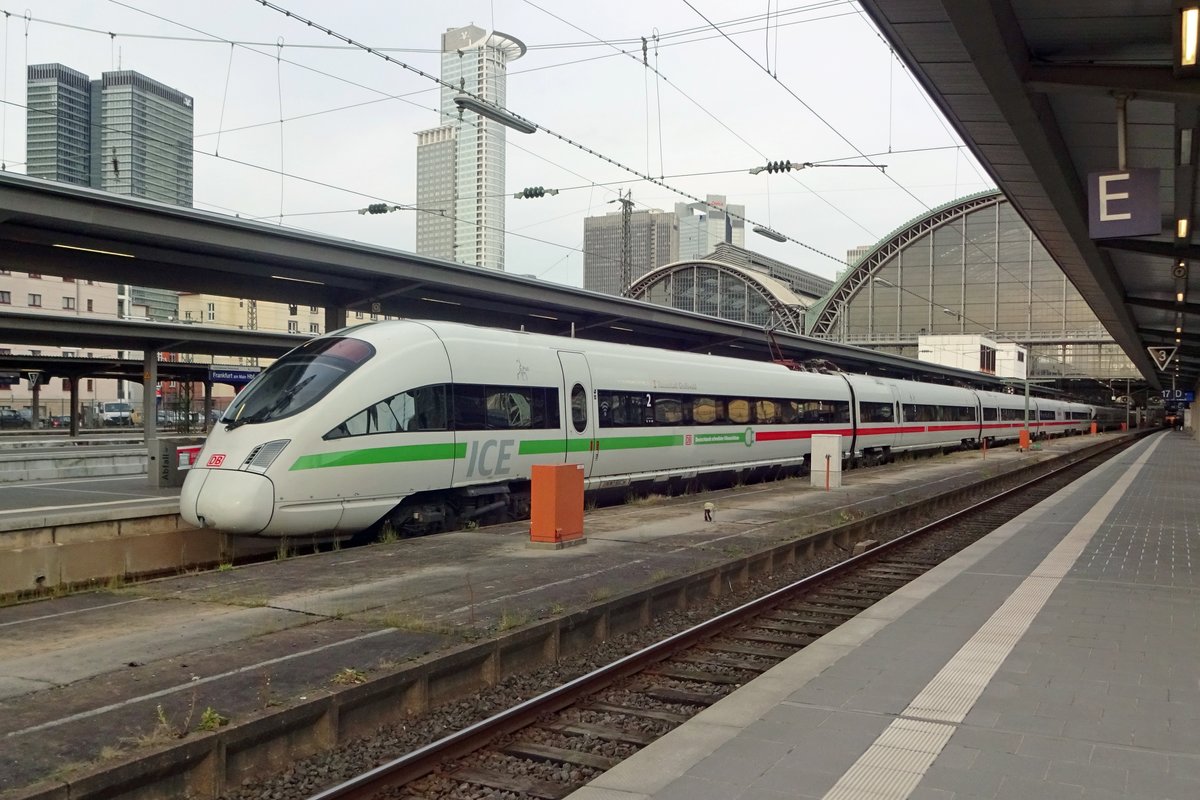 ICE 415 023 steht am 28 Dezember 2019 in Frankfurt (Main) Hbf abfahrtbereit.