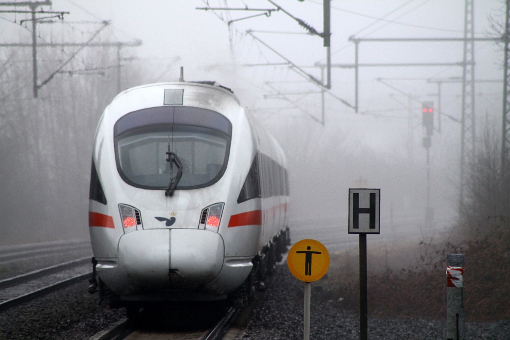 ICE-D 605 020,120,220 und 520/ Tz 5520  Rendsburg  verlässt Schleswig Richtung Hamburg, Schleswig, 12.04.2013 