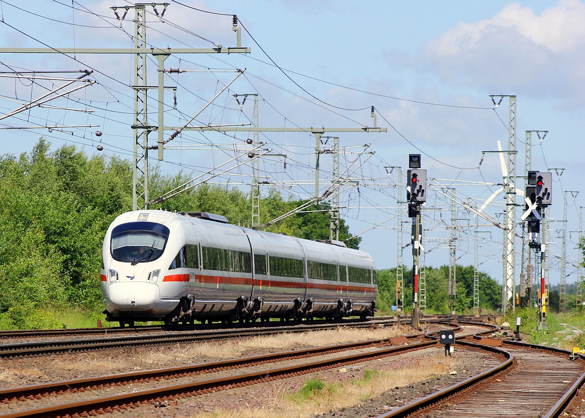 ICE-(T)D 0605 005/105/205/505  Ostseebad Heringsdorf  als ICE 386 nach Berlin-Ostbahnhof dieselt hier durch Jübek. 28.06.15