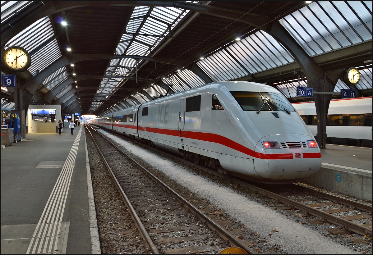 ICE Treibzug 88 in Zürich Hbf. Im Bild Triebkopf 401 088-9. März 2015.