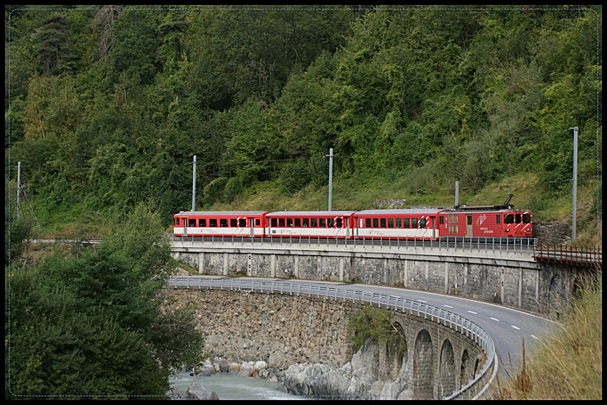 Ich be: mit Photoscape bearbeitet:
MGB Regioanlzug zwischen Betten Talstation und Mrel. 10. Sept. 2013 