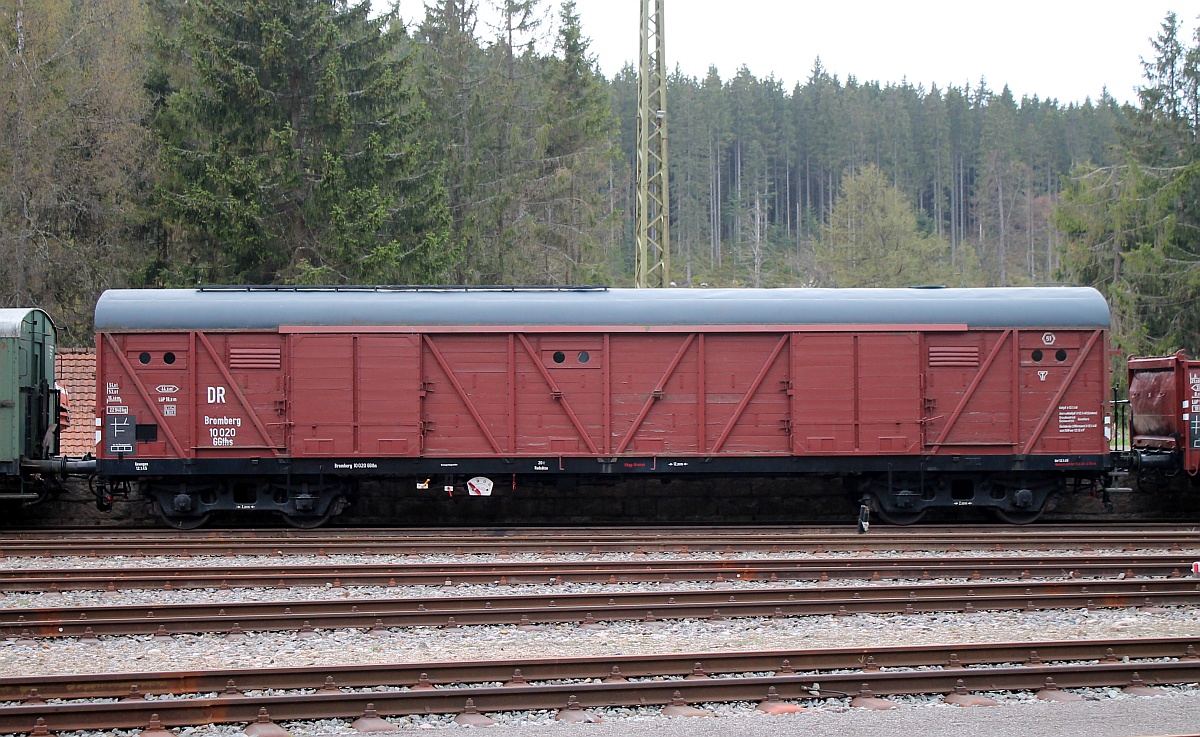 IG 3Seenbahn Seebrugg...ein vierachsiger Güterwagen der DR Bezeichnung  Bromberg  10 020 der Gattung GGths(bis 1951 GGths43, ab 1951 DB 185 015, ab 1968 20 80 272 0 016-0, Baujahr ab 1944, letzter museal erhaltene Güterwagen dieser Art). Seebrugg 09.05.2017