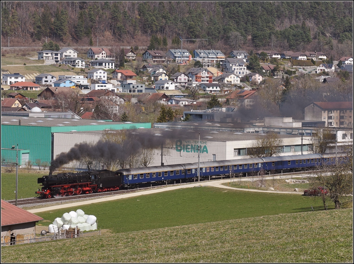 IGE-Abschiedsfahrt vom  Blauen Fernschnellzug . 

01 202 verlässt Sanceboz-Sombeval auf dem Weg zum Col Pierre Pertuis. März 2019.