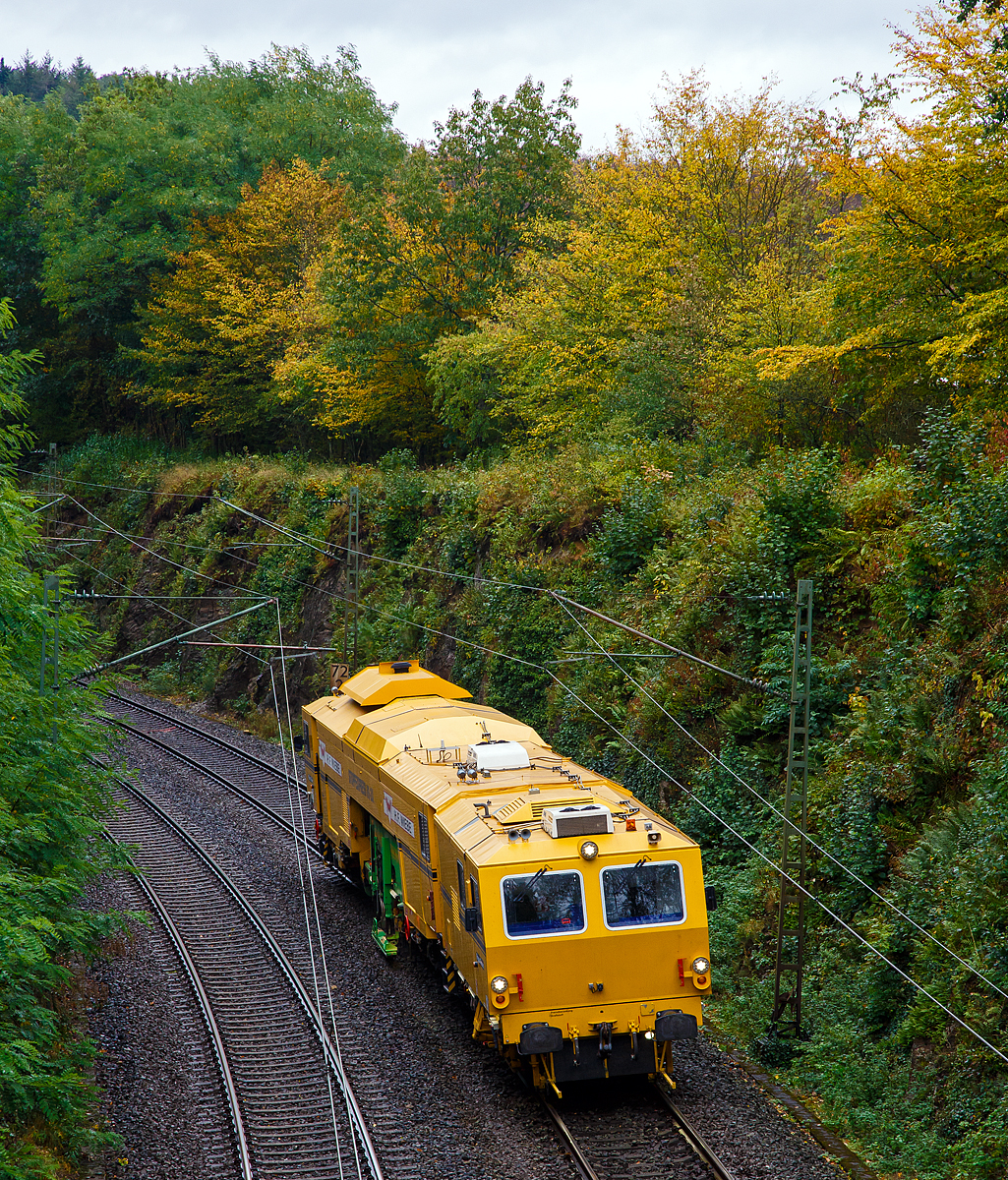 Im Einsatz in Wissen an der Sieg am 26.09.2020: 
Der Plasser & Theurer Stopfexpress 09 - 3X, Schweres Nebenfahrzeug Nr. 99 80 9121 012-5 D-HFW (eine Dreischwellenstopfmaschine) der H.F. WIEBE.

Der Stopfexpress wurde 2017 von Plasser & Theurer unter der Maschinen Nr. 6572 gebaut. 