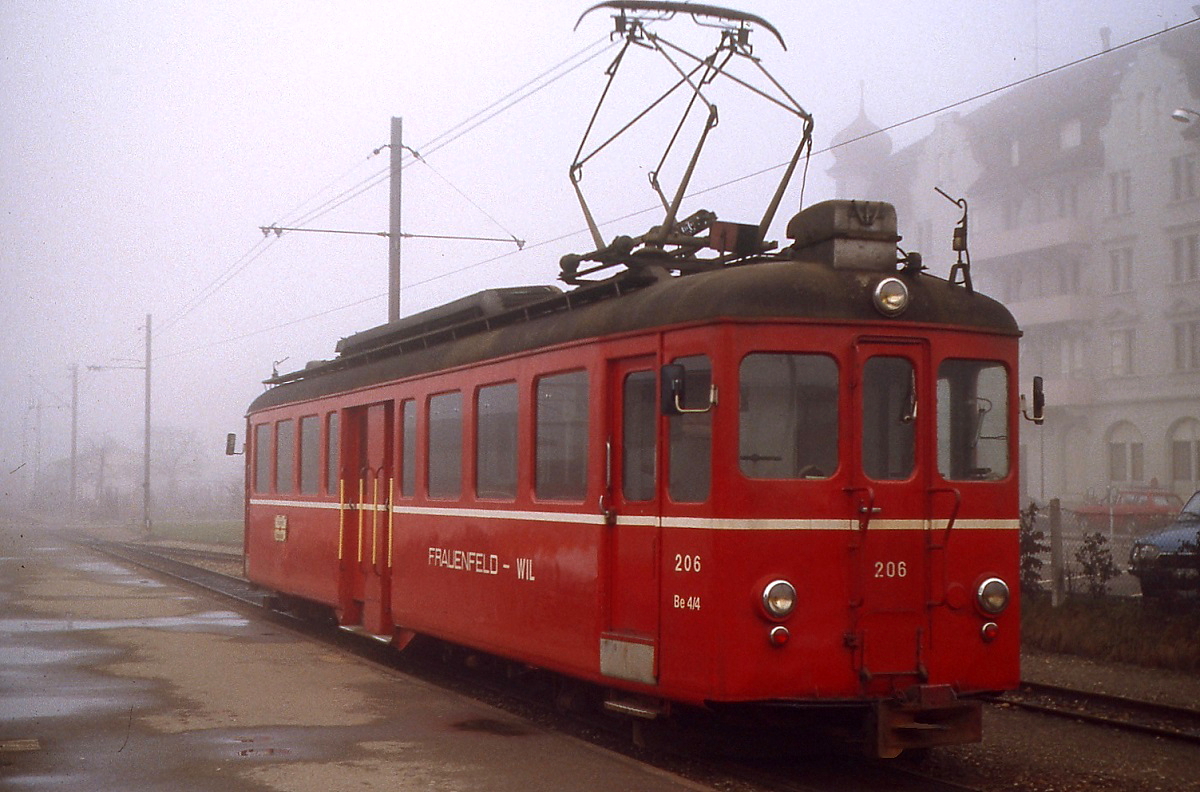 Im Frhjahr 1979 wartet Be 4/4 206 der Frauenfeld-Wil-Bahn in Wil auf Fahrgste