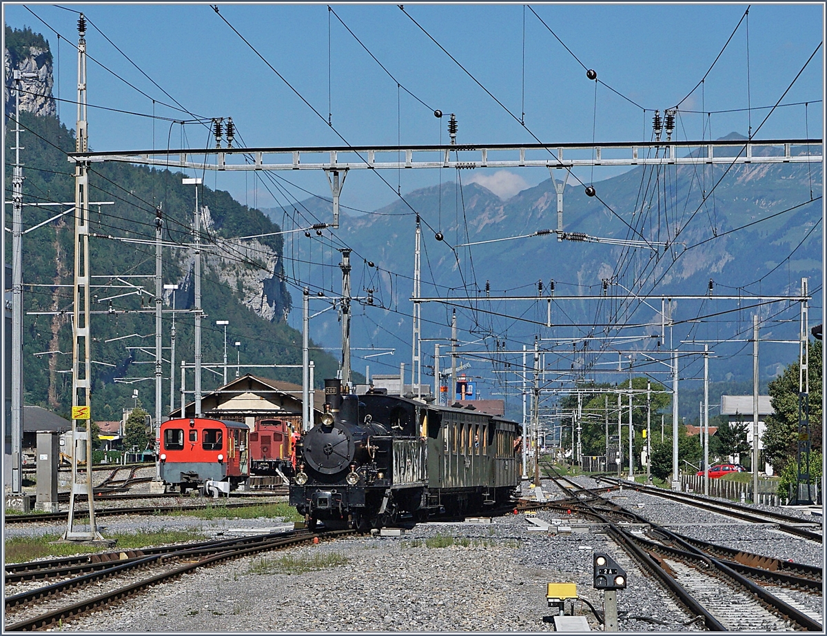 Im Rahmen der  Dampftage Brienz 2018  erreicht die G 3/4 208 der Ballenberg Dampfbahn den Bahnhof Meiringen. 
30.06.2018