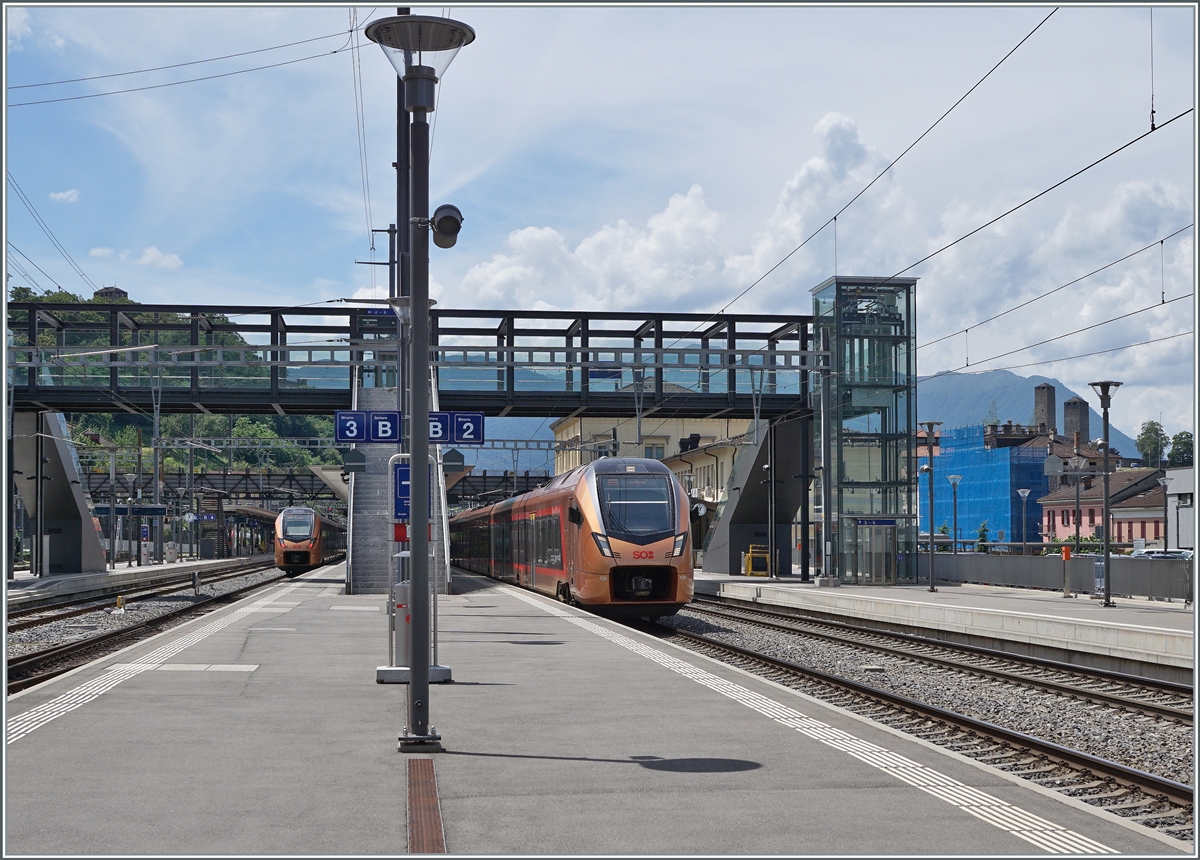 In Bellinzona begegnen sich die beiden SOB  Treno Gotthardo  von und nach Locarno. 

23. Juni 2021
