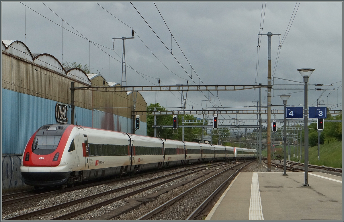 In Bussigny fädeln sich die via Verbindungslinien von Genève kommenden ICN auf die Strecke Lausanne - Biel/Bienne - Basel/Zürich - St.Gallen ein.
28. April 2014
