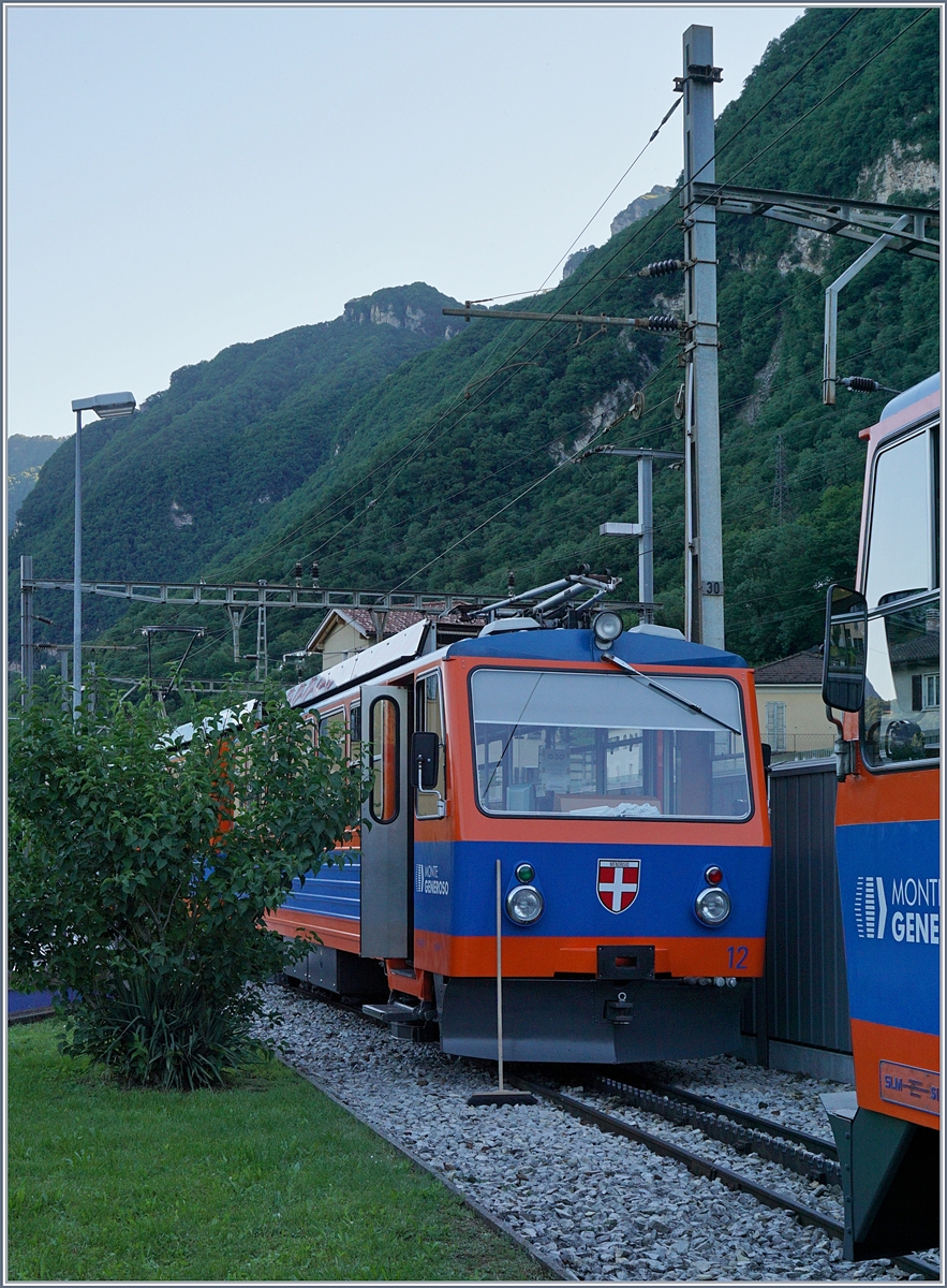 In Capolago wernden die Monte Generoso Bhe 4/8 Triebwagen für den Sonntags-Verkehr bereit gemacht.
21. Mai 2017