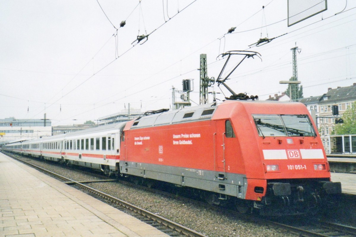 In Hamburg-Altona wird Ihren Borse geschont mit Hilfe von 101 051 am 24 Mai 2004.