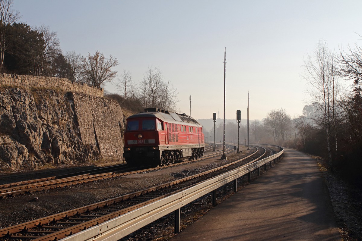 In Herrlingen wurde am 13.03.14 die Ulmer 232 635-3 als Lz nach Blaubeuren fotografiert. 