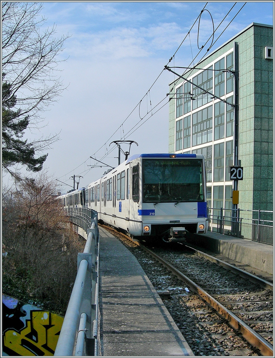 In Lausanne verkehren auf der m1 (Métro Linie 1, die praktisch überall offen verläuft) Bem 550. 3. März 2011