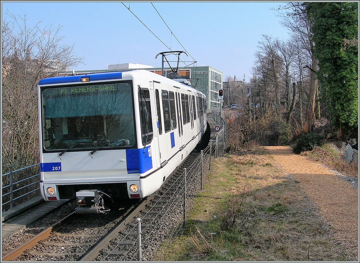 In Lausanne verkehren auf der m1 (Métro Linie 1, die praktisch überall offen verläuft) Bem 550. 3. März 2011