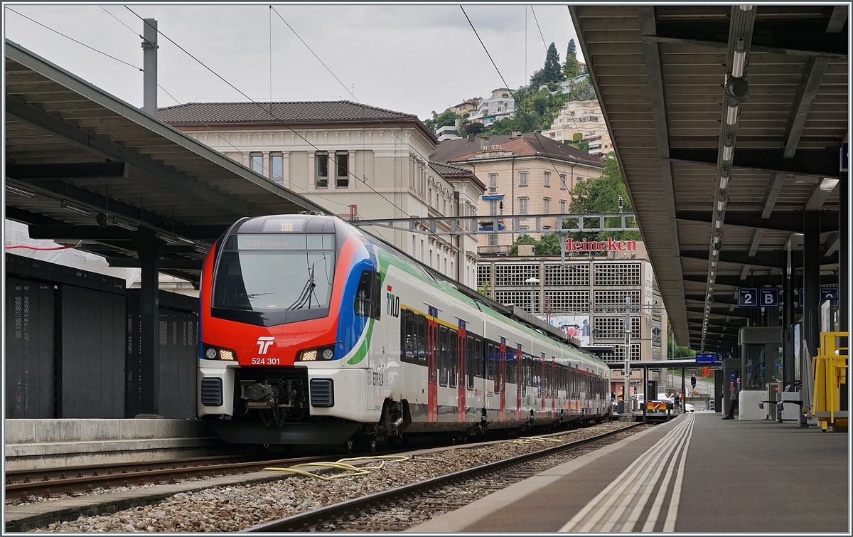 In Locarno wartet der TILO FLirt 524 301 auf die Abfahrt nach Chiasso.

20. Sept. 2021