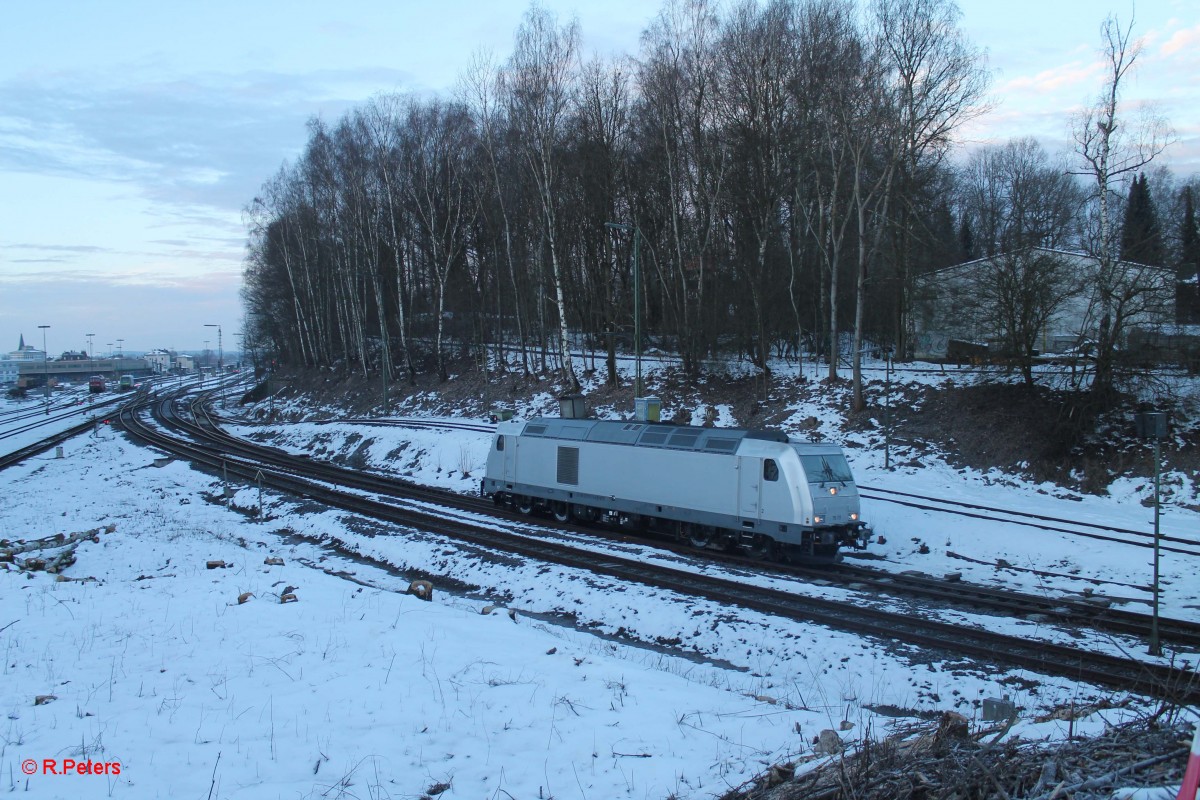 In Marktredwitz angekommen heisstes Kopfmachen, Abkoppeln, umfahren und ans Andere Ende des Zuges setzen um dann Richtung Hof weiter fahren zu können. 76 111 beim umsetzen. 21.02.15