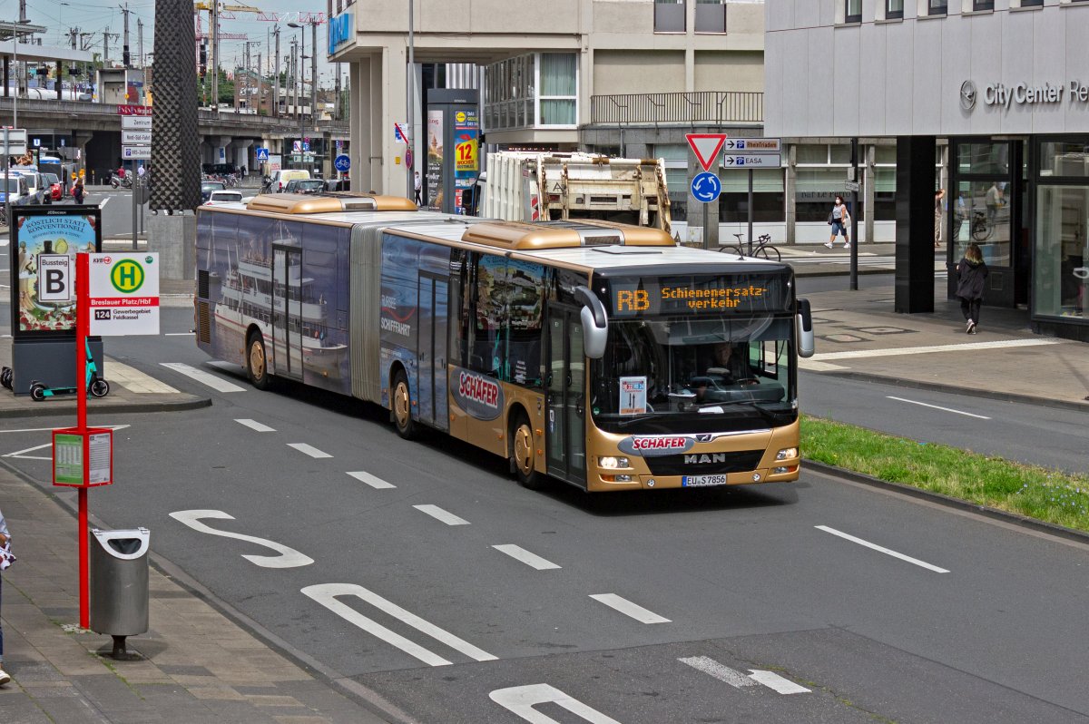 In den NRW-Sommerferien wurde auf der Eifelstrecke zwischen Kln und Euskirchen gebaut. Im Ersatzverkehr war unter anderem dieser MAN Lion's City der Firma Schfer, Euskirchen im Einsatz.