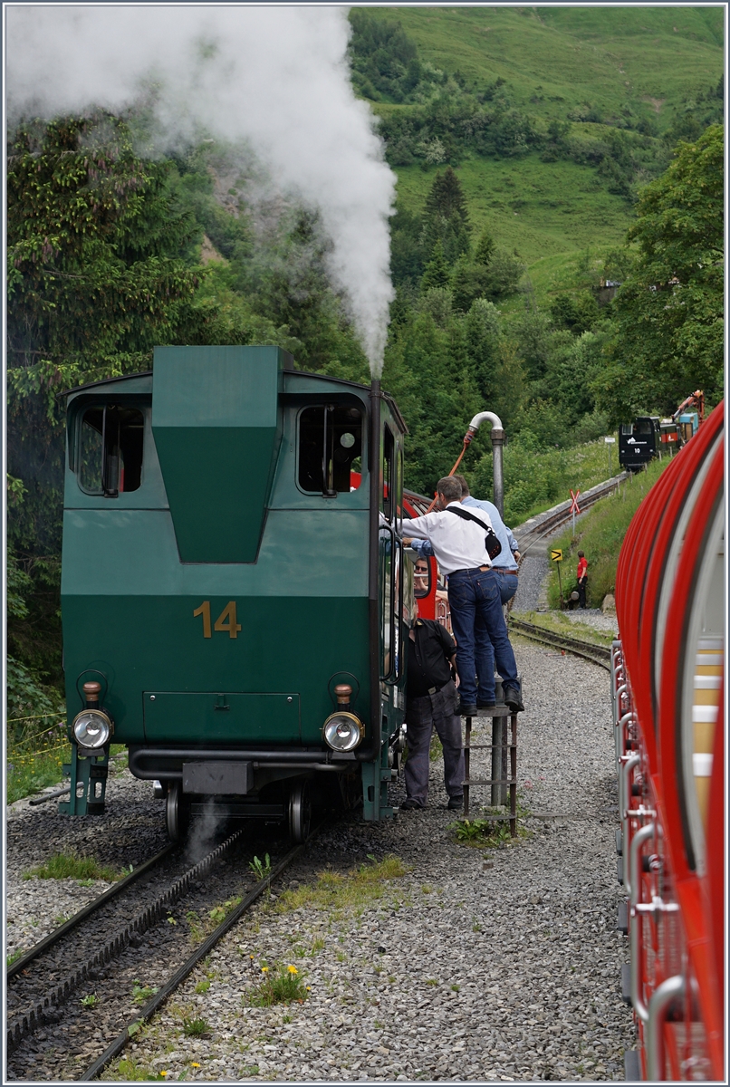 In Planalp gibtr es Wasser für die Dampfloks; im Hintergrund nähert sich die Hm 2/2 10 mit ihrem Versorgungszug.
8. Juli 2016