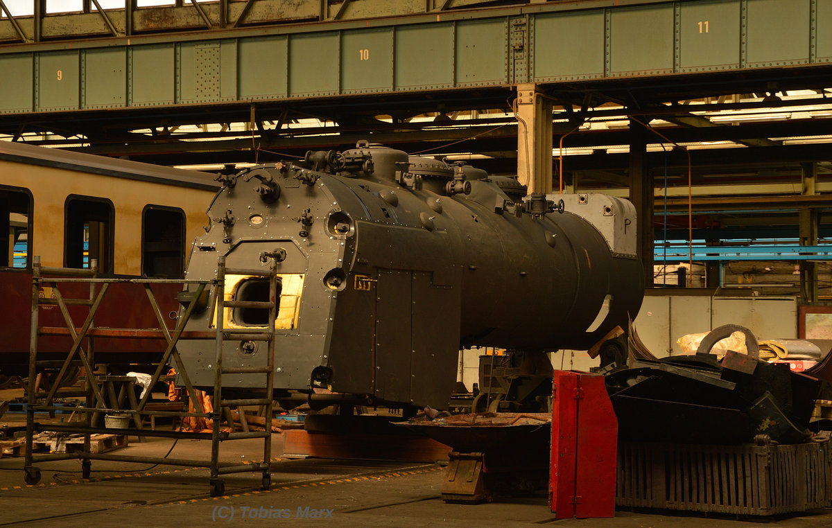 In der Richthalle des DLW Meiningen stand am 02.04.2016 der Kessel der 99 7232-4
