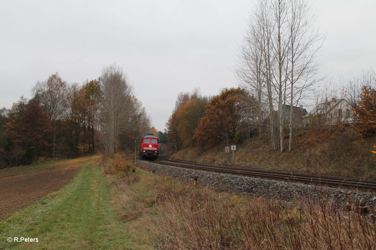 In der südlichen Einfahrt von Reuth bei Erbendorf zog 232 654-4 den 56743 nach Marktredwitz. 09.11.14