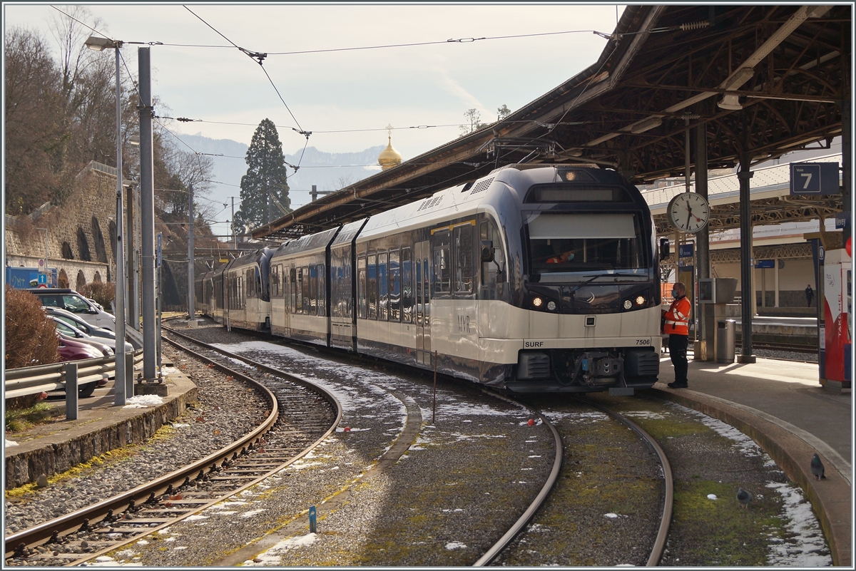 In Vevey wartet der CEV MVR ABeh 2/6 7506 und ein weiterer auf die Rückfahrt nach Blonay. im Hintergrund ist ein dritter ABeh 2/6 zu erkennen. 

15. Feb. 2021