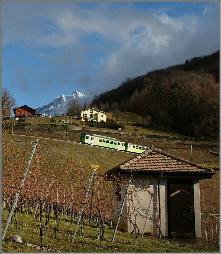 In weiten Schleifen durch die Rebberge oberhalb von Aigle gewinnt der ASD Regionalzug 442 an Höhe.
5. Jan. 2014