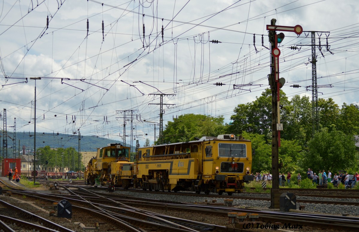 In der Zwischenzeit kam ein Bauzug durch Koblenz-L�tzel Mitte am 13.06.2015 gefahren.