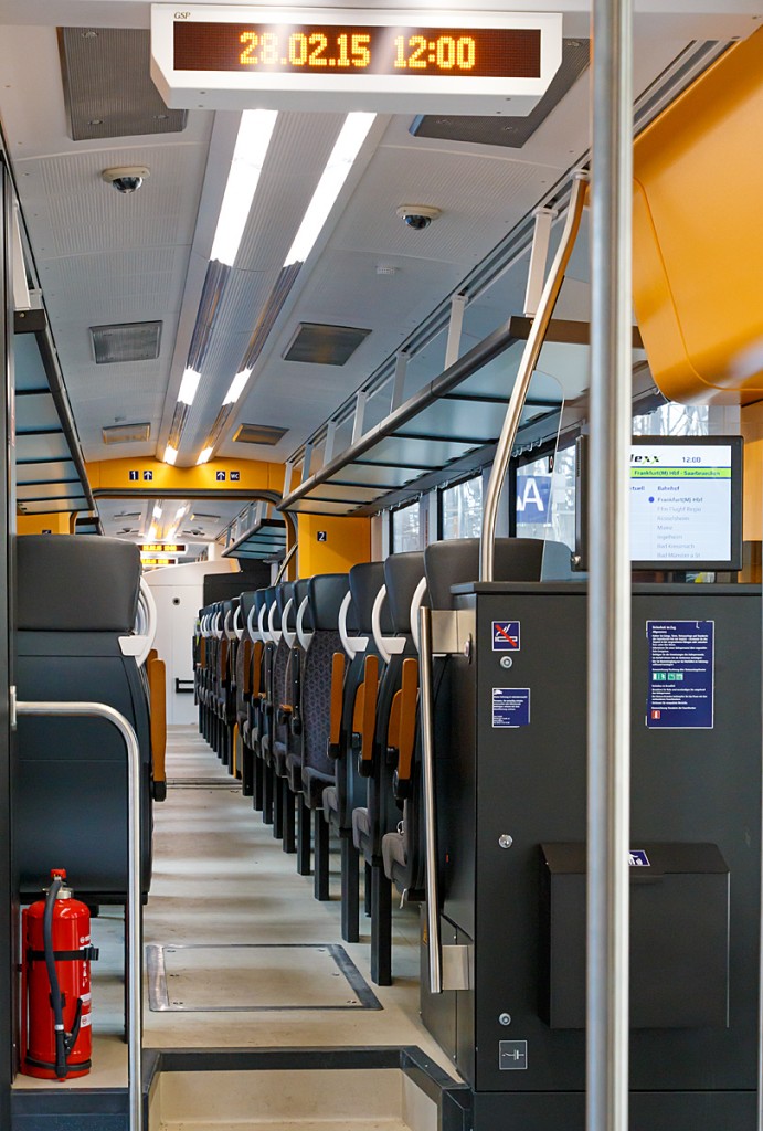 Innenraum von einem ALSTOM Coradia LINT 81 der vlexx (Vier-Lnder-Express), hier am 28.02.2015 im Hbf Frankfurt am Main.