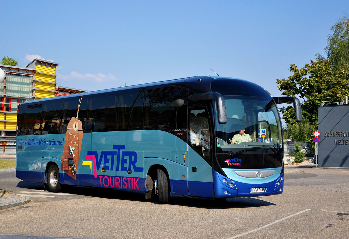 Irisbus Magelys Pro von der Vetter Touristik aus der BRD in Krems.