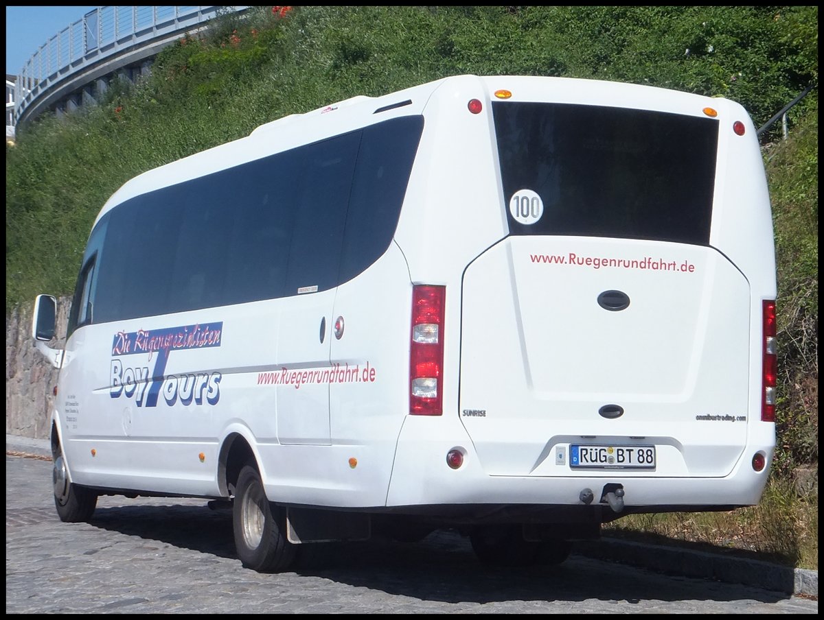 Irisbus Sunrise von BoyTours aus Deutschland im Stadthafen Sassnitz.