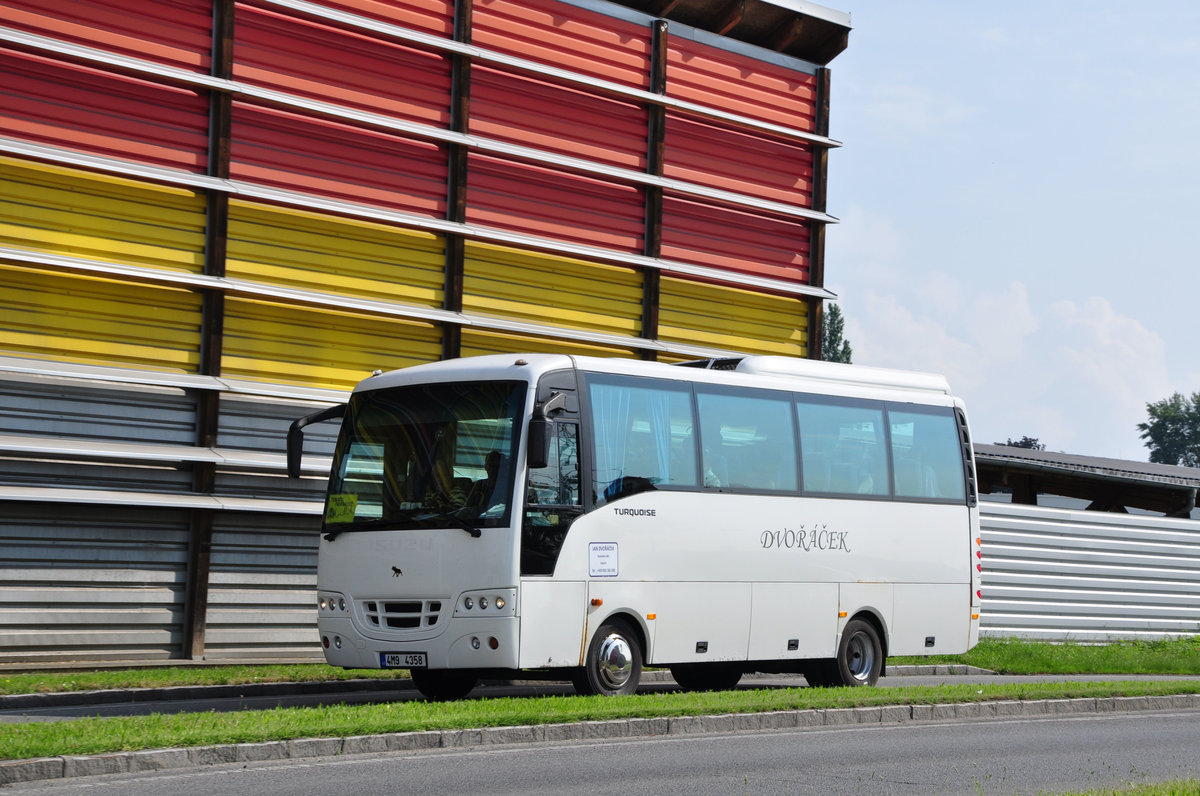 ISUZU Tourqoise von Dvoracek Reisen aus der CZ in Krems unterwegs.