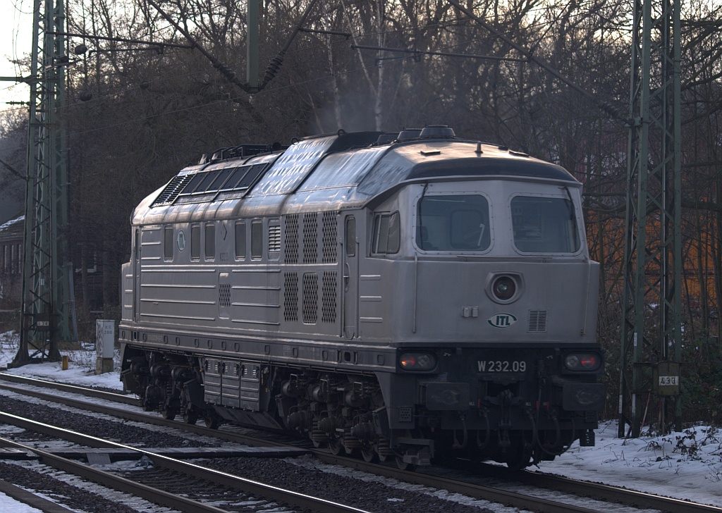 ITL W232.09(9280 0232 209-9 D-ITL)dieselt hier gemütlich durch HH-Harburg. 03.01.2011