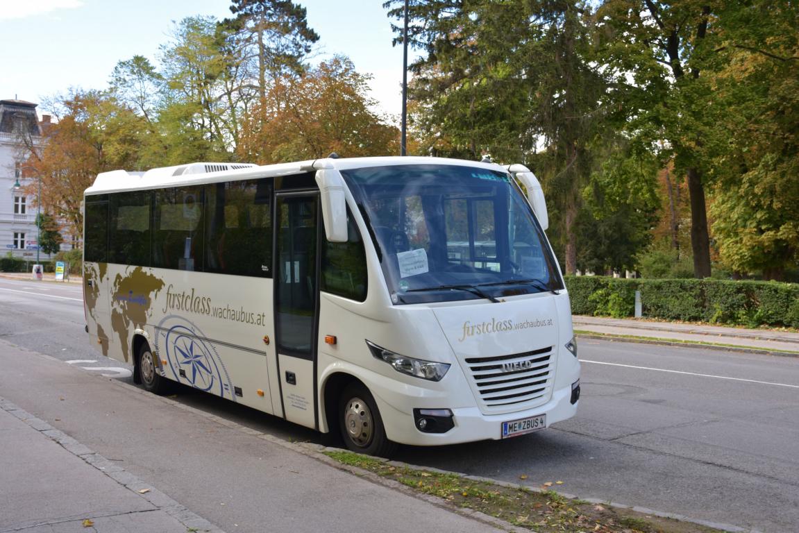 IVECO Atos Rapido 2 von Zwlfer Reisen aus sterreich 10/2017 in Krems.