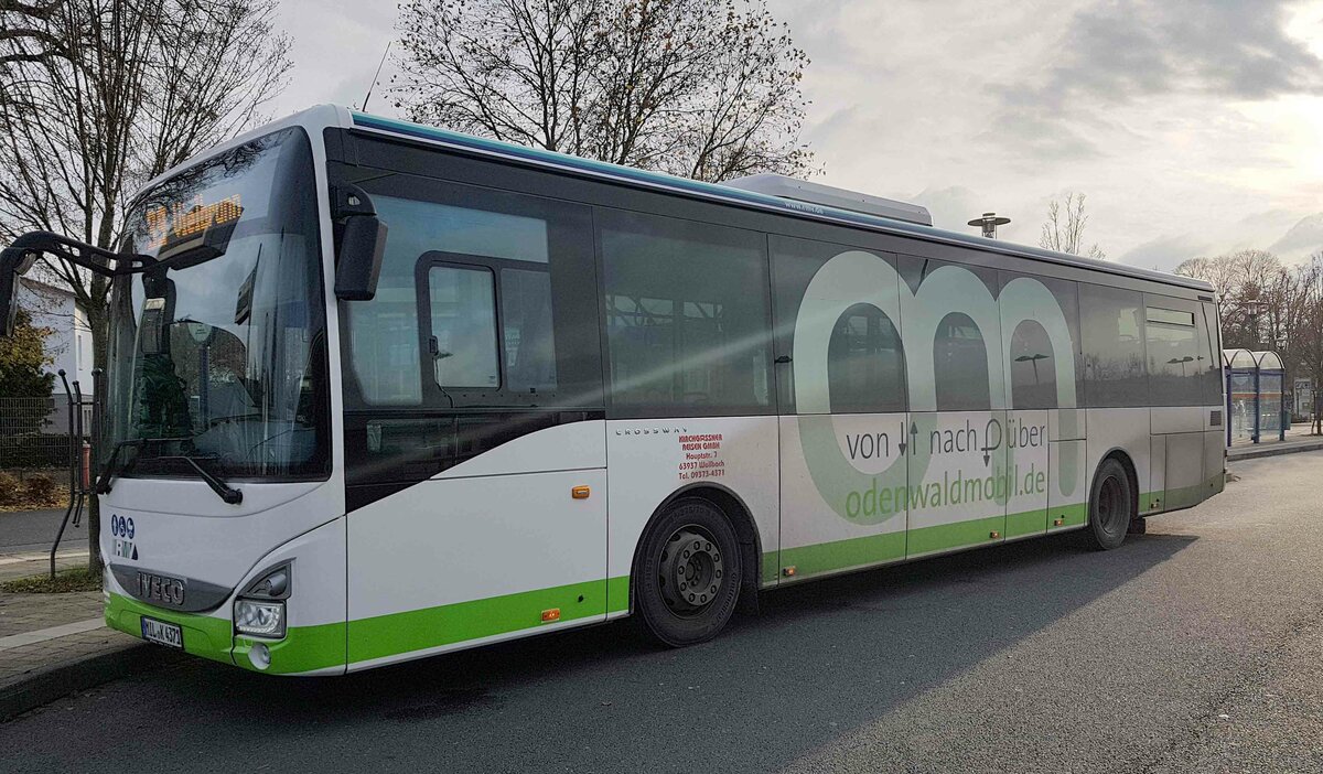 Iveco Crossway von KIRCHGASSNER-Reisen aus Weilbach steht im Dezember 2022 in MIchelstadt