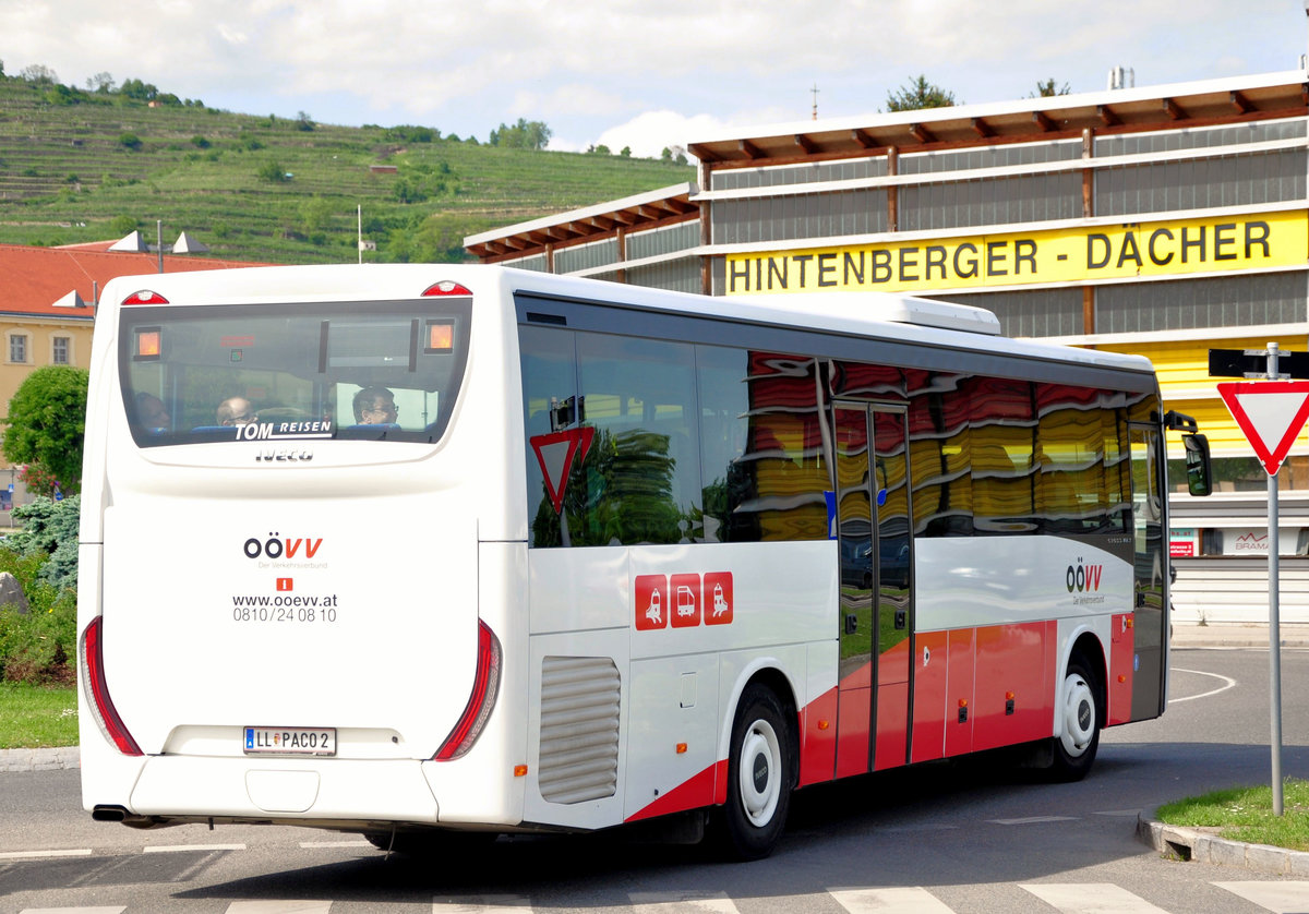 Iveco Crossway vom OVV - Tom Reisen aus sterreich in Krems gesehen.