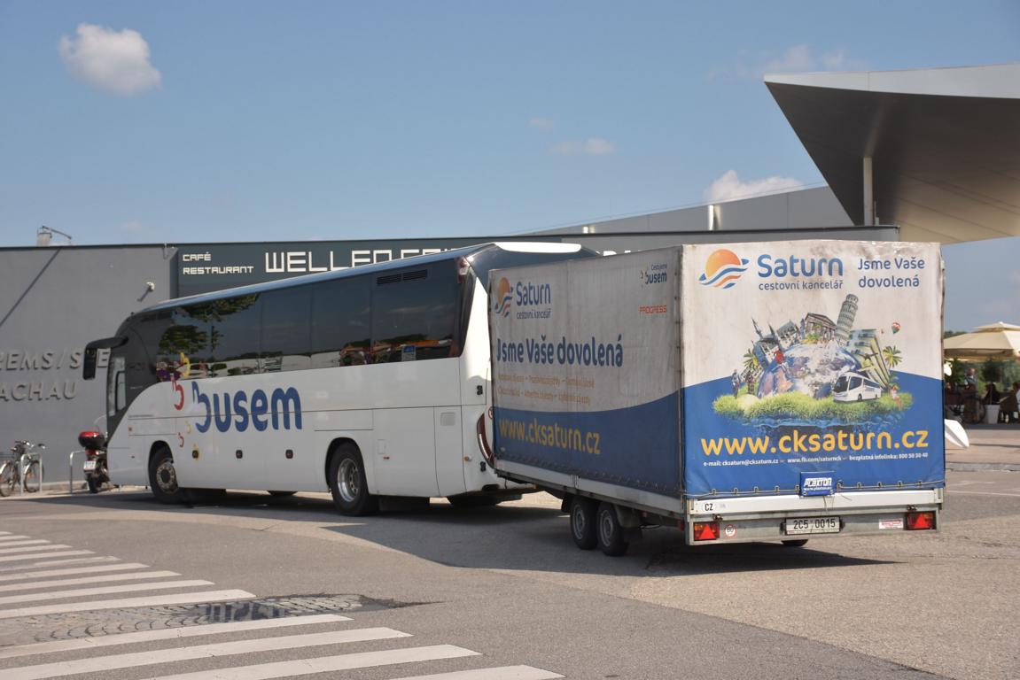 IVECO Irisbus Magelys mit Radanhnger von Busem Reisen aus der CZ im Mai 2019 in Krems.