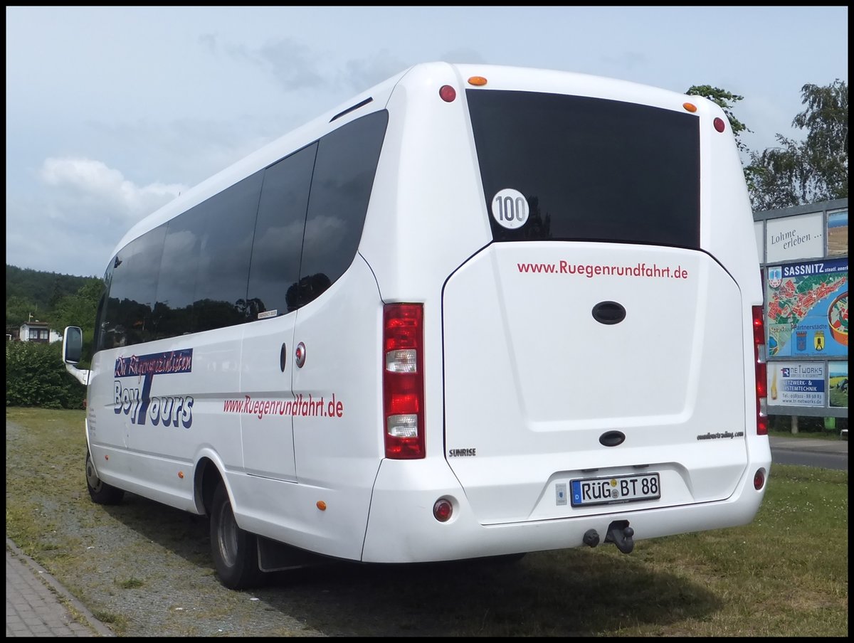 Iveco Sunrise von BoyTours aus Deutschland in Sassnitz. 