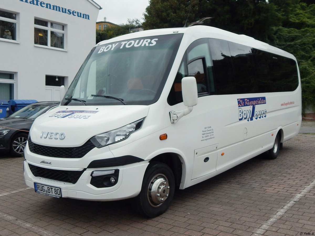 Iveco Sunrise von BoyTours aus Deutschland im Stadthafen Sassnitz.