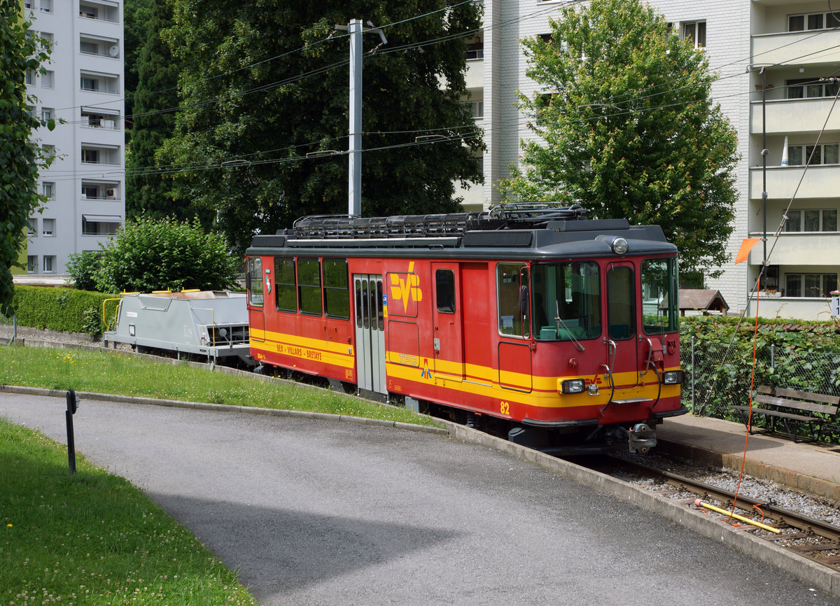 Jahresrckblick 2016
von Walter Ruetsch, Riedholz
Juni
TPC/AOMC:  Fremdfahrzeuge auf der AOMC 
Whrend dem Umbau der AOMC-Bergstrecke stand der BVB BDeh 4/4 82 und der ZB X 701 zwischen Monthey-Ville und Champry fr die Fhrung von Bauzgen im Einsatz (Monthey, 19.6.2016).
