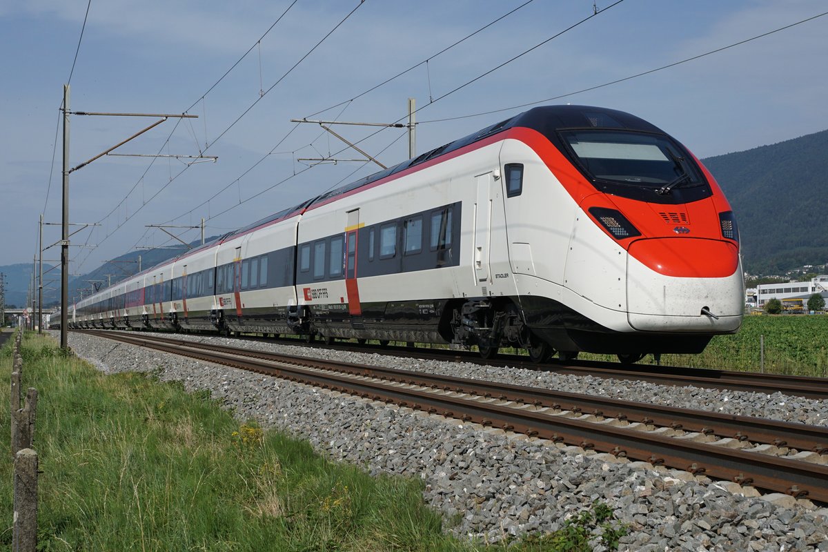 JAHRESRÜCKBLICK 2018
von Walter Ruetsch
Serie Nr. 4
SBB RABe 501 Giruno im Doppelpack auf Testfahrt bei Bettlach am 9. August 2018. 
