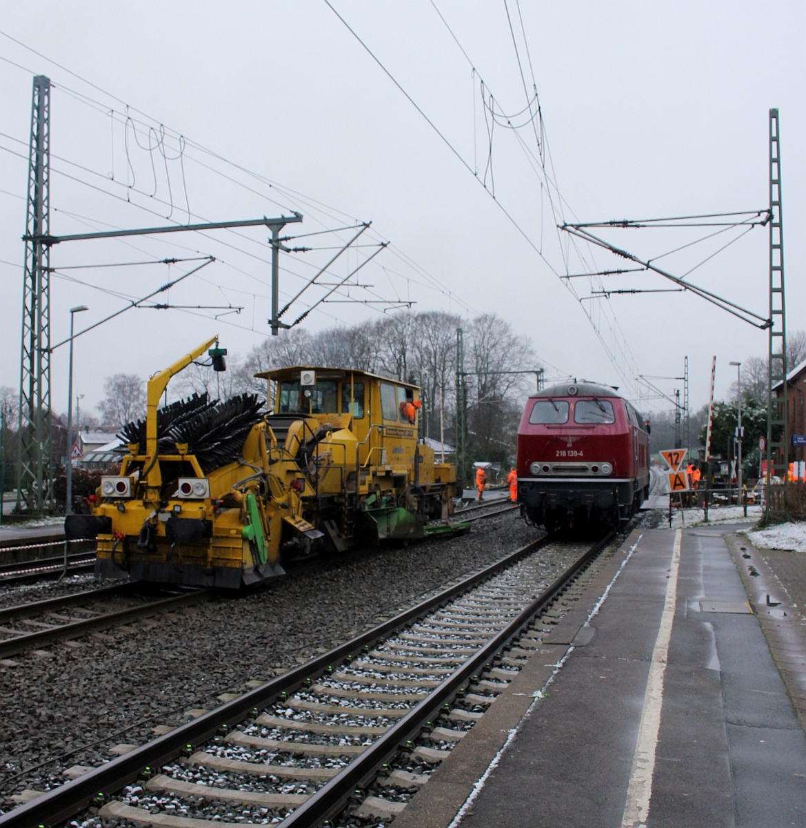 JumboTec SSP 110 SW bei der Arbeit und ELV 218 139 hat kurz ne Pause. Owschlag 29.12.2020