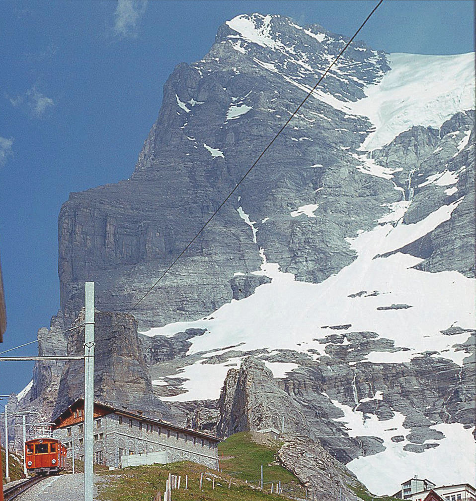 Jungfraubahn Lok 11 vor der imposanten Kulisse des Eigers. Eigergletscher, 5.August 1975 