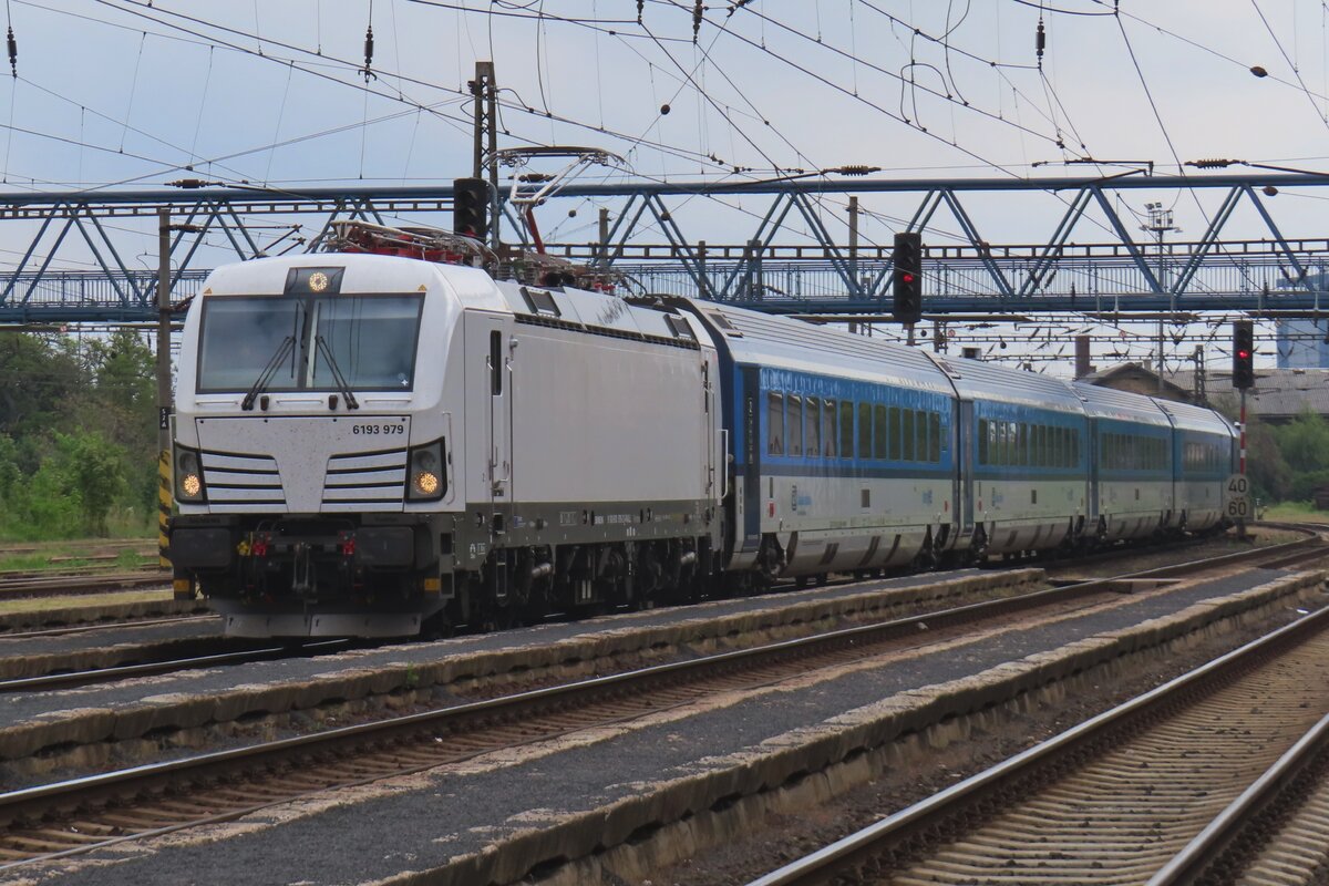 Kahler (6)193 979 treft mit ein InterJet nach CHeb am 12 Mai 2024 in Chomutov ein.